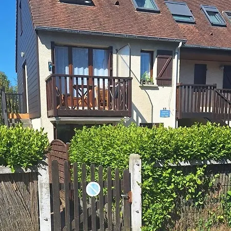 - Franceville 200 M De La *