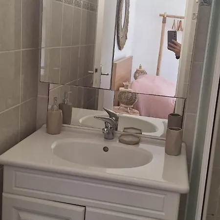 Appartement - Franceville 200 M De La *