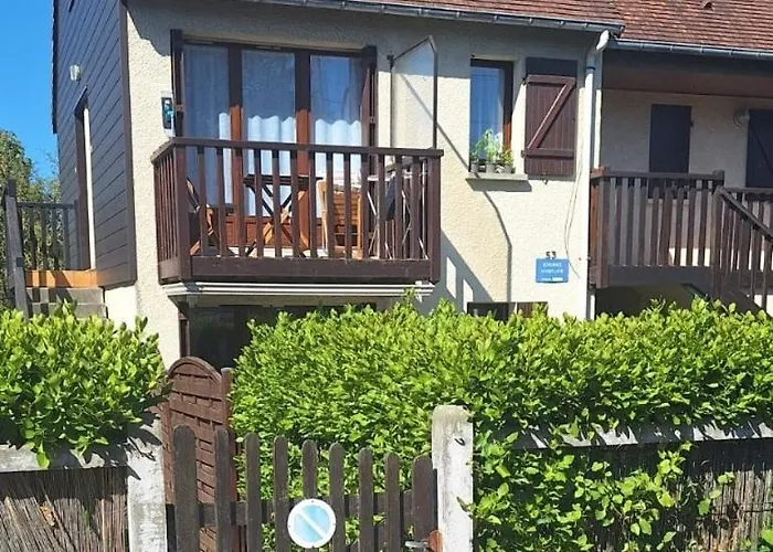 - Franceville 200 M De La *