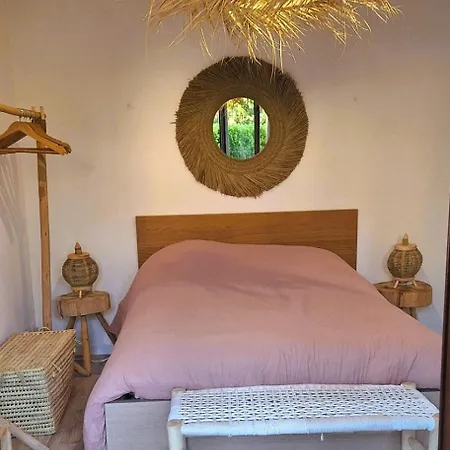 - Franceville 200 M De La Apartment